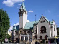 Liberecký kraj pomáhá opravit památky, dal peníze i na výměnu oken budovy radnice v Rokytnici nad Jizerou 