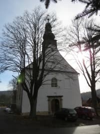 Liberecký kraj pomáhá opravit památky. Patří k nim i kostel Nejsvětější Trojice v Petrovicích 