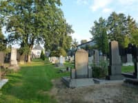Opravit Židovský hřbitov v Liberci pomáhá i Liberecký kraj 