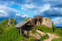 Zřícenina hradu Kumburk přináší krásný výhled na krajinu Českého ráje 