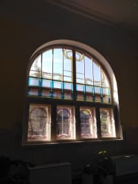 Kraj přispěje na renovaci vitráží v obřadní síni na radnici v Rokytnici 